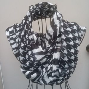 Infinity Loop Scarf Black and White  Penelope Ann NIP